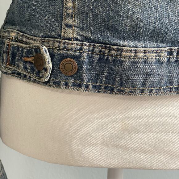 Abercrombie Fitch Trucker Jacket Mediym Blue Denim Jean Distressed Y2K Grunge M - Picture 9 of 15